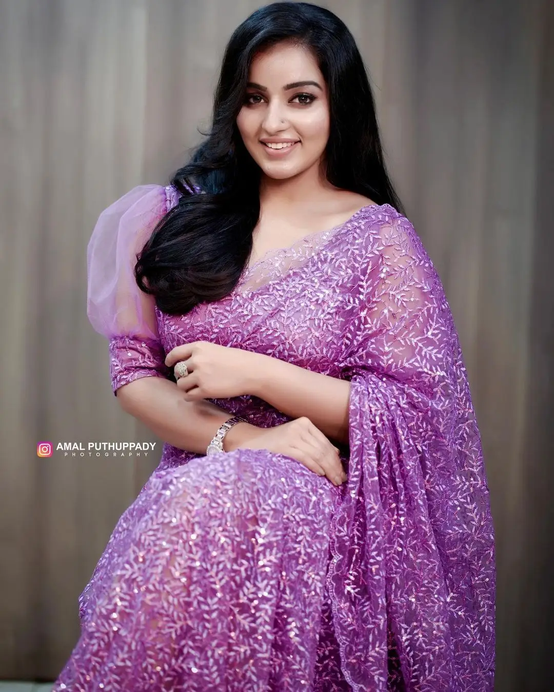 MALAYALAM GIRL MALAVIKA MENON PICS IN VIOLET SAREE BLOUSE